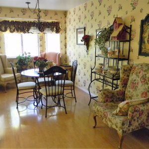 Mary Katherine's Home I 4 - breakfast nook.JPG