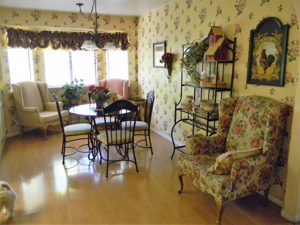 Mary Katherine's Home I 4 - breakfast nook.JPG