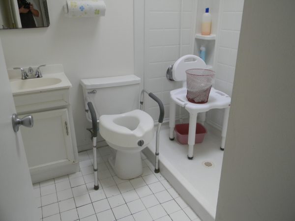 Mission Home I 6 - restroom.JPG