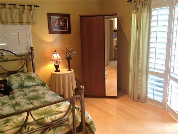 Newport Heights Manor 4 - private room.JPG