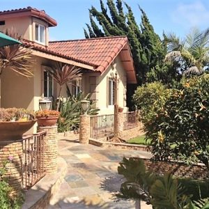 Newport Heights Manor 6 - front porch.JPG