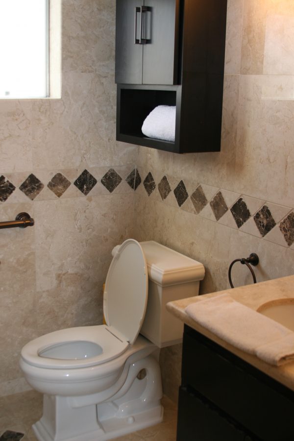 Niguel Hills Villa II restroom.JPG