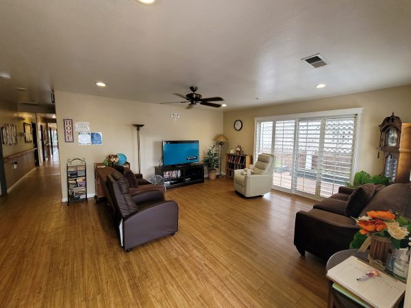 North County Cottage 3 - living room.JPG