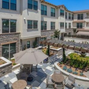 Oakmont of Huntington Beach 5 - Courtyard.JPG