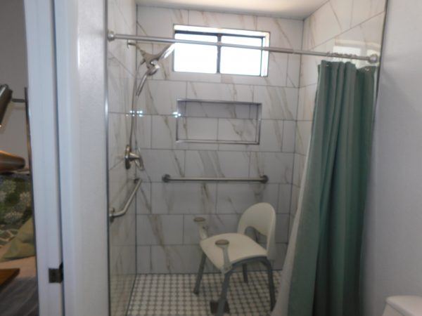 Ocean Breeze Guest Home 5 - bathroom.JPG