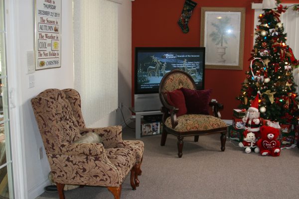 Pacifica Cottage 3 - living room.JPG