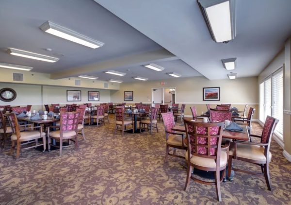 Pacifica Senior Living Encinitas 4 - Dining Room.jpg