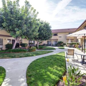 Pacifica Senior Living Encinitas 8 - Courtyard.jpg