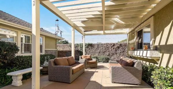 Pacifica Senior Living - Newport Mesa shaded patio.JPG