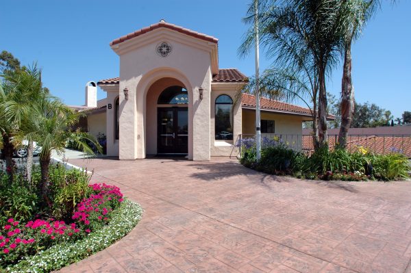 Pacifica Senior Living - Vista 1 - front view.jpg