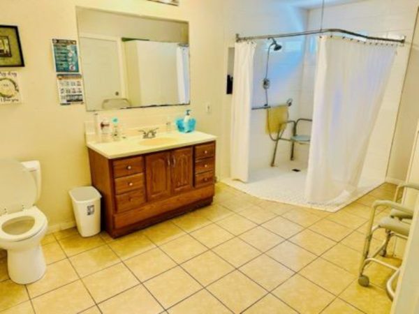 Parker Villa 4 - bathroom.jpg