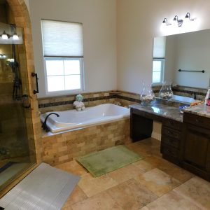 Parkview Gardens 7 - Master Bathroom.JPG