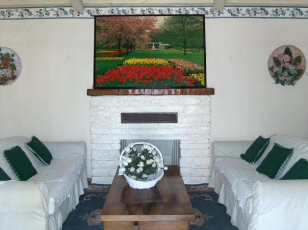 Parkway Gardens Retirement Care Home 3 - sitting room.JPG