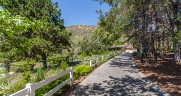 Poway Gardens Senior Living - Mountain Vistas Driveway.JPG