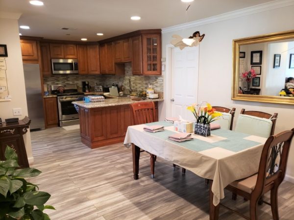 Rainbow Cottage I 3 - dining room and kitchen.jpg