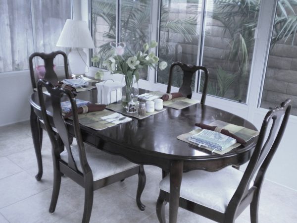 Rainbow Cottage II 3 - dining room.JPG