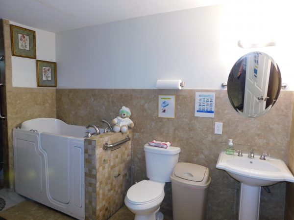 Renaissance Living I 6 - bathroom.JPG