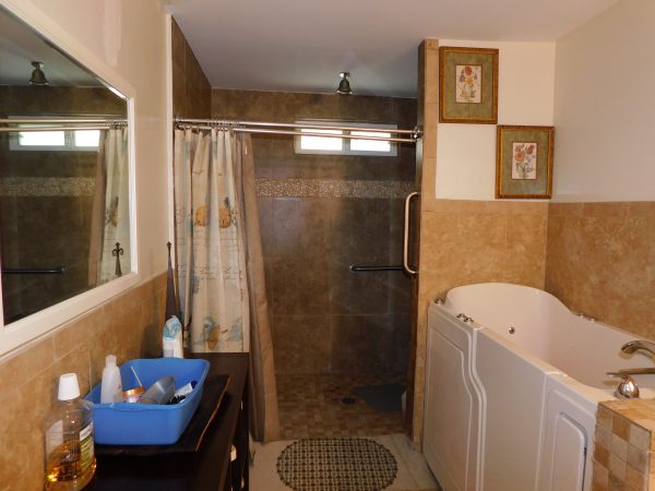 Renaissance Living I 7 -bathroom 2.JPG