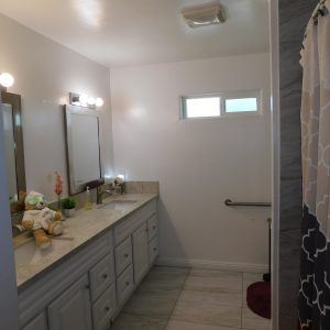 Renaissance Living II 5 - bathroom.JPG