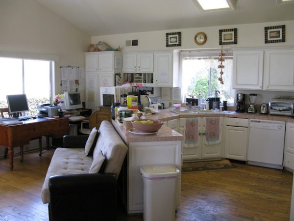 Rosehaven 1 4 - kitchen.jpg