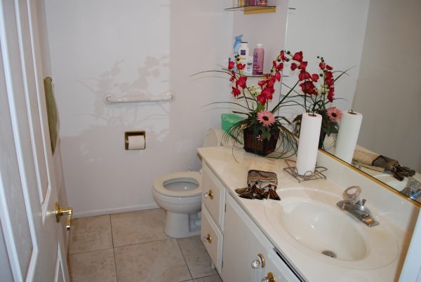 Royal Guest Home restroom.JPG