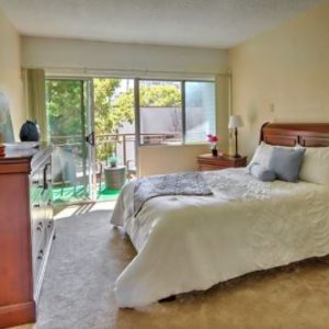 Saint Paul's Manor 5 - Apartment bedroom.JPG