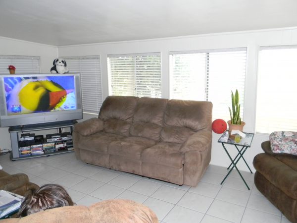 Sapphire Lake San Marcos 3 - living room.JPG