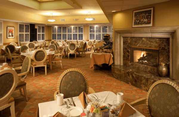 Seacrest Village at Rancho Bernardo 4 - dining room.PNG