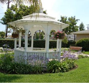 Silverado Senior Living - Newport Mesa 4 - gazebo.jpg