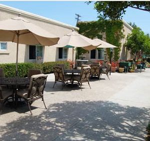 Silverado Senior Living - Newport Mesa 5 - patio.jpg