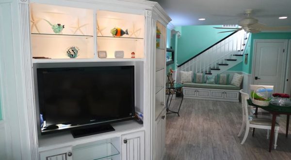 The Cottages - Seaside 1 - tv room.JPG