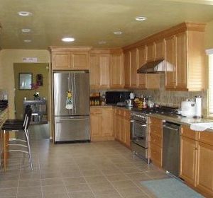 Via Tercero Homes 3 - kitchen.JPG