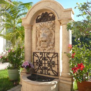 Villa Adriana fountain.jpg