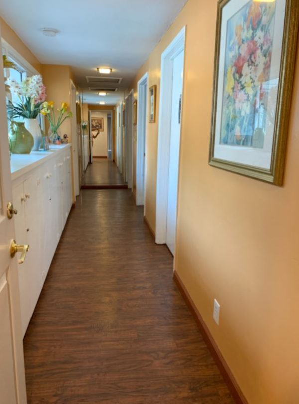 Villa Park Gardens 4 - hallway.JPG