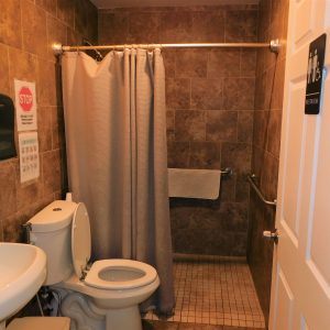 Weaver's Twin Oaks Villa 8 - bathroom.JPG