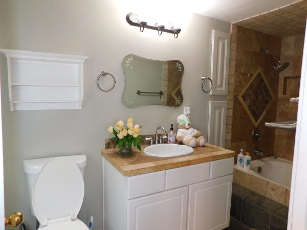 assisted-living-at-woodburn-10-bathroom.jpg