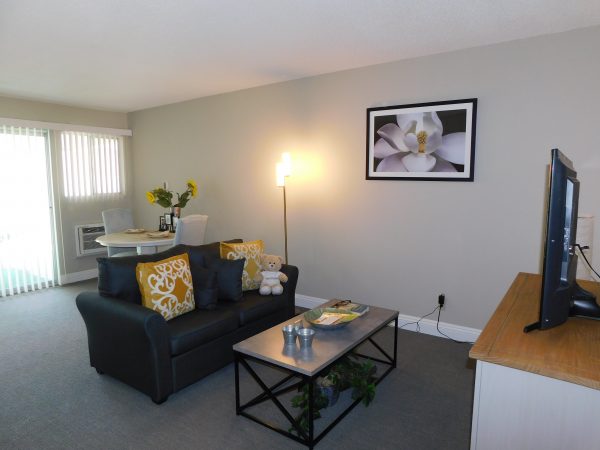 grossmont-gardens-senior-living-alcove-apartment-living-room-2.jpg