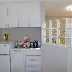 grossmont-gardens-senior-living-alcove-kitchenette.jpg