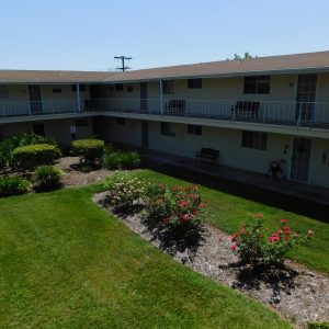 grossmont-gardens-senior-living-apartment-courtyard-2.jpg