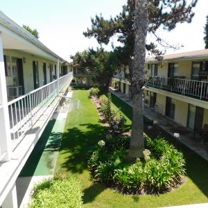 grossmont-gardens-senior-living-apartment-courtyard.jpg