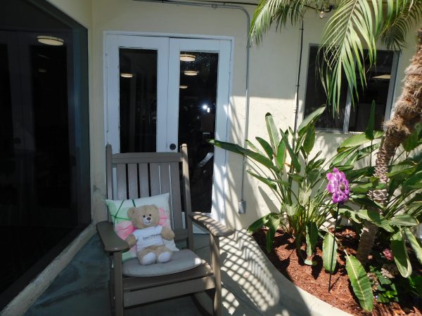 grossmont-gardens-senior-living-apartment-patio.jpg