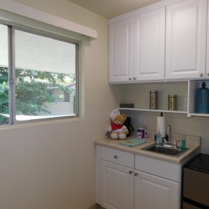 grossmont-gardens-senior-living-kitchenette.jpg