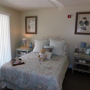 grossmont-gardens-senior-living-one-bedroom-apartment-bedroom.jpg