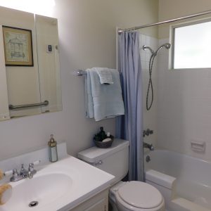 grossmont-gardens-senior-living-one-bedroom-bathroom.jpg