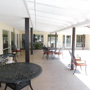 grossmont-gardens-senior-living-patio.jpg