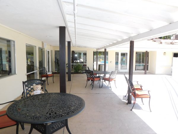 grossmont-gardens-senior-living-patio.jpg