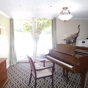 grossmont-gardens-senior-living-piano.jpg