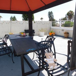 grossmont-gardens-senior-living-shaded-patio.jpg