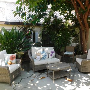 grossmont-gardens-senior-living-shaded-sitting-area.jpg