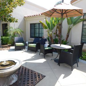 la-vida-real-patio-2.jpg